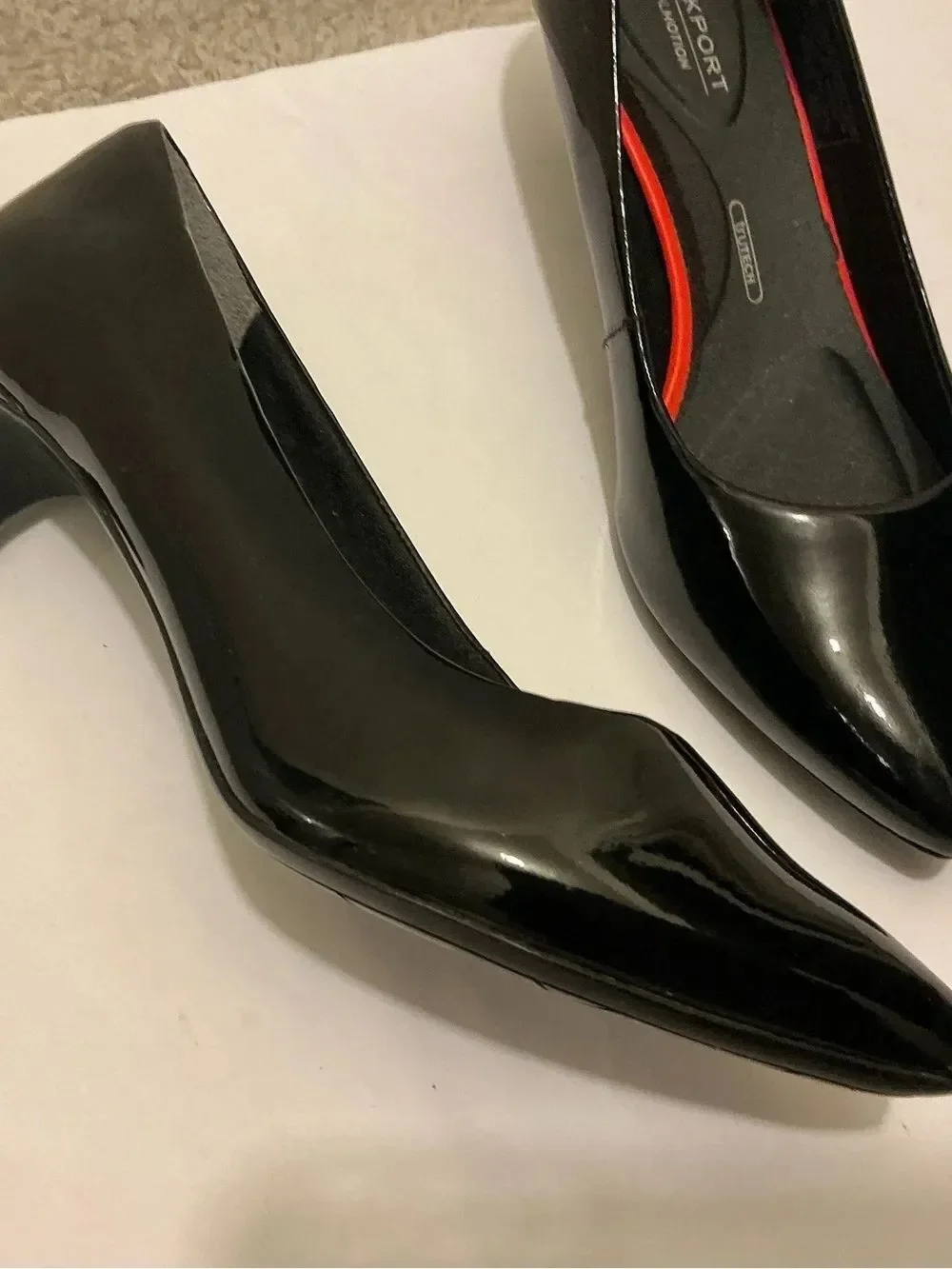 Rockport Black Patent Pointed-Toe Women’s Heels with Red Trim 6/36.5